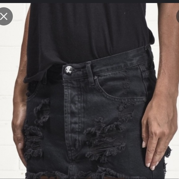 Aritzia - One Teaspoon junk yard distressed skirt in Black Oak Size 6 - Picture 4 of 11